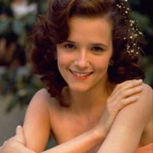 When Ballet Dreams Crumbled: The Surprising Journey That Catapulted Lea Thompson to Hollywood Stardom