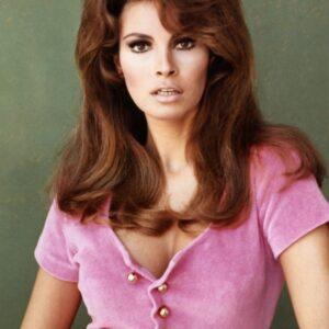 Raquel Welch: The Hollywood Legend Who Redefined Beauty, Strength, and Hollywood’s Standards